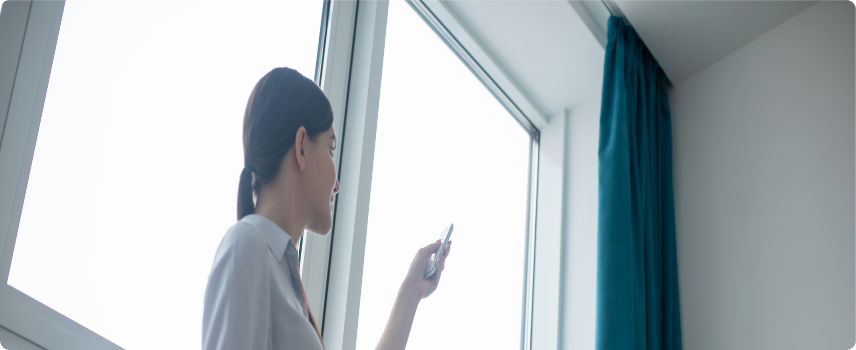 What Are Smart Curtains